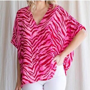 JODIFL boxy with a v-neckline top in hot pink